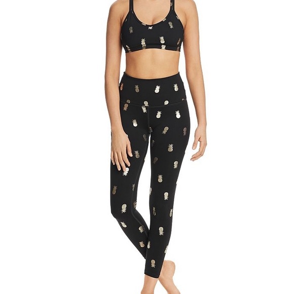 Pineapple High Waisted Midi Legging in Black Pineapples
BEYOND YOGA - Picture 2 of 4